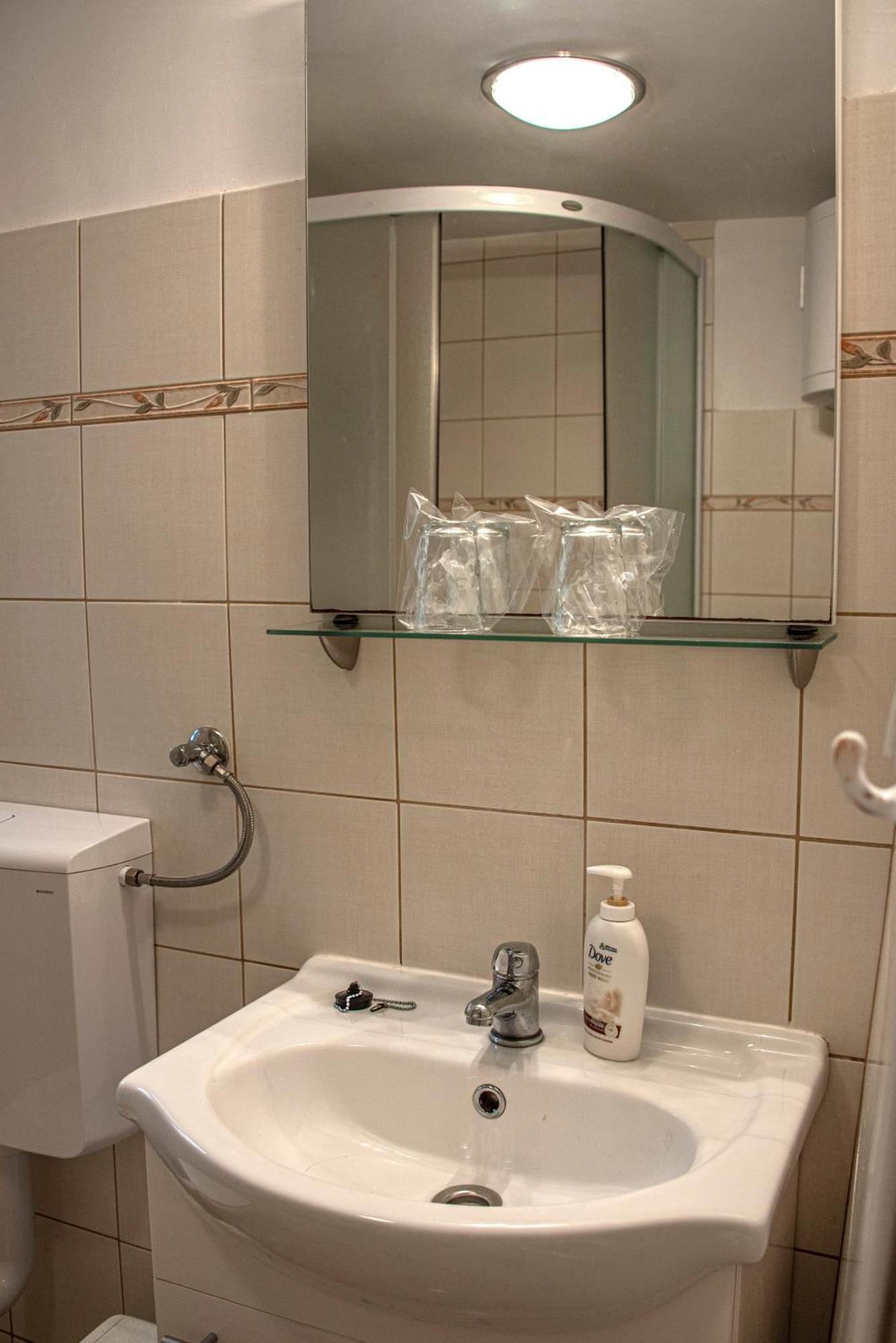 Apartman Nives Lubenice Eksteriør bilde